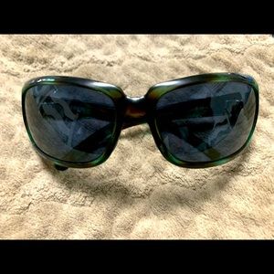 Gently used Women’s Costas Isabela